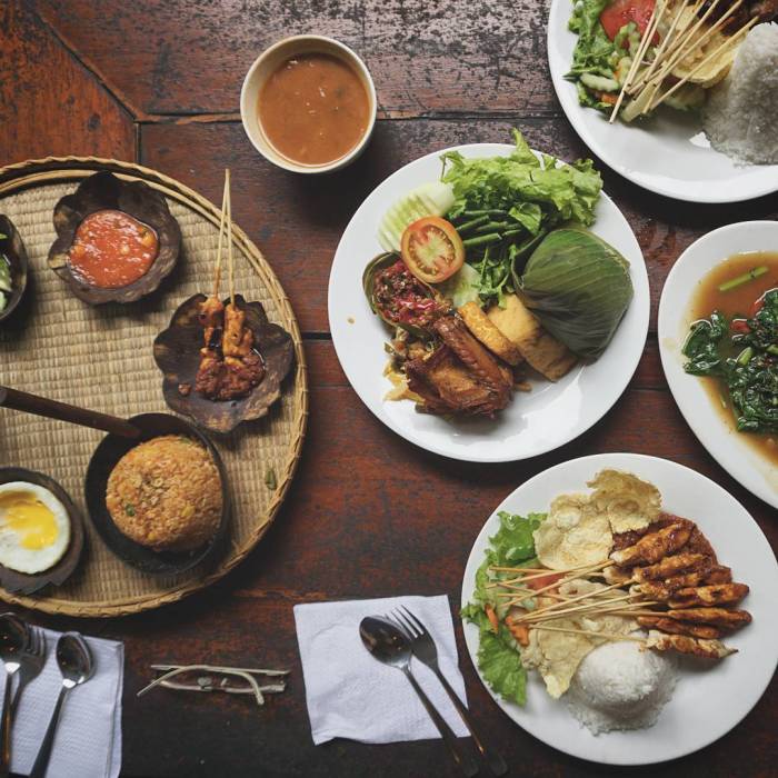 Kuliner Bandung: 32 Tempat Makan Terkenal (Enaknya Bikin Rela Antri)