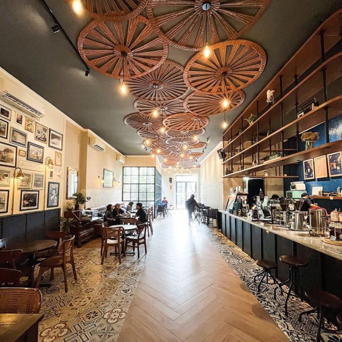 10 Kafe dan Restoran Berdesain Antik di Jakarta Ini Bikin Nostalgia! Tempat Makan Berkonsep Vintage dan Jadul