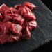 Trik Memotong Daging Kurban Agar Seratnya Lembut Saat Dimasak