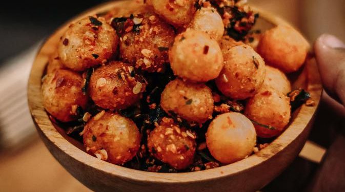 Cimol Bojot Chili Oil Anti Meledak, Kenyal dan Krispi di Luar