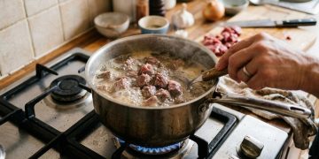 Merebus Daging Kambing Agar Empuk dan Gurih Tanpa Prengus