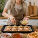 Membuat Pizza Mini Praktis dan Lezat dari Kulit Roti Tawar di Rumah