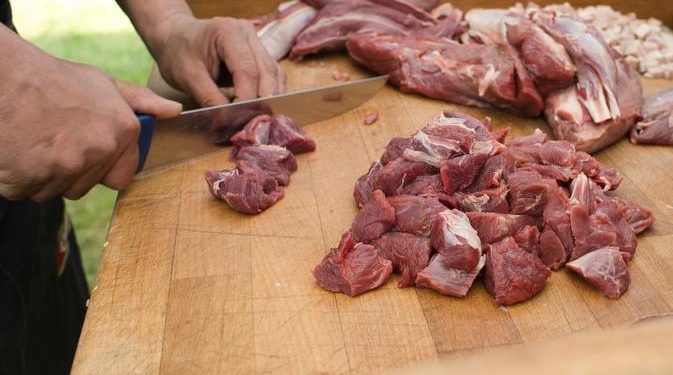 Tips Memasak Daging Kambing Agar Empuk dan Bebas Bau Prengus di Hari Idul Adha