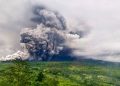 Gunung Semeru Erupsi Muntahkan Awan Panas Guguran Sabtu Malam