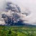 Gunung Semeru Erupsi Muntahkan Awan Panas Guguran Sabtu Malam