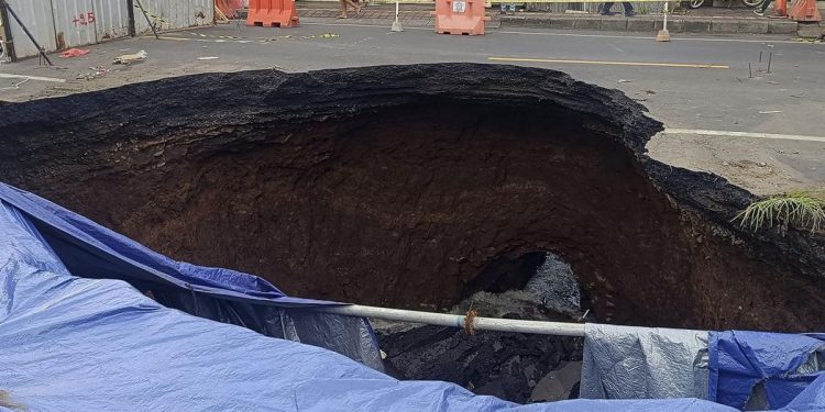 Jalan Penghubung Antardesa di OKU Selatan Ambles dan Lalu Lintas Terputus Total