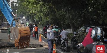 Pengalihan Arus Lalin Pasca Jalan Amblas di Lenteng Agung Jakarta Selatan