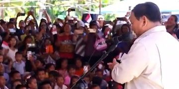 Prabowo Bertemu Warga dalam Kunjungan Kerja ke Miangas Talaud