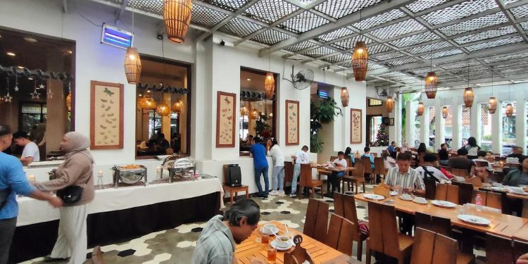 8 Restoran Nyaman untuk Keluarga di Bandung yang Wajib Anda Kunjungi