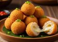 Cara Membuat Bola Nasi Crispy Isi Keju Camilan Renyah dan Lezat