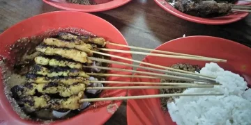 10 Pilihan Sate Klopo di Surabaya, Sensasi Gurih Legendaris yang Wajib Dicoba