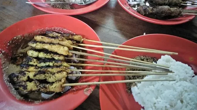10 Pilihan Sate Klopo di Surabaya, Sensasi Gurih Legendaris yang Wajib Dicoba