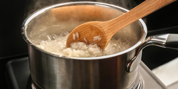 7 Metode Memasak Nasi di Panci agar Pulen dan Matang Sempurna, Mudah Dilakukan di Rumah