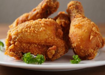10 Rekomendasi Ayam Goreng Dekat Stasiun Bandung yang Menawarkan Cita Rasa Khas