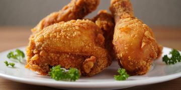 10 Rekomendasi Ayam Goreng Dekat Stasiun Bandung yang Menawarkan Cita Rasa Khas