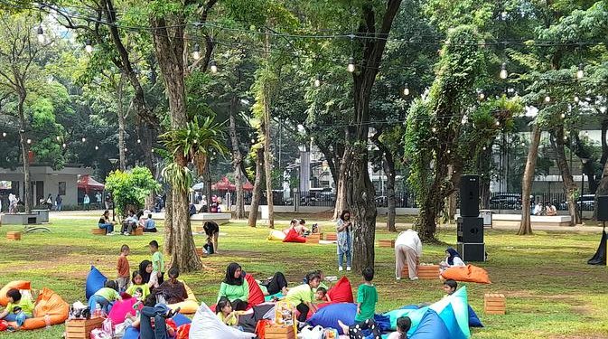 12 Rekomendasi Tempat Makan Dekat Lapangan Banteng Jakarta Restoran Legendaris dan Kafe Populer