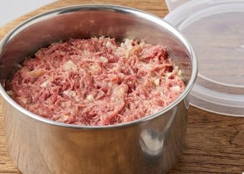 Mengawetkan Daging Kurban Menjadi Kornet Praktis dan Awet untuk Keluarga