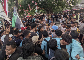 Dua Mahasiswa Diamankan Polisi dalam Aksi di DPRD Solo
