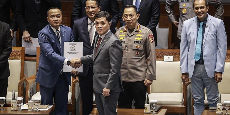 Respons Komisi III Terhadap Kenaikan Survei Kepercayaan Polri Jangan Terlalu Puas