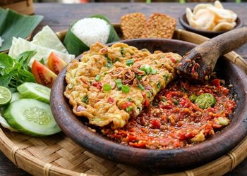Resep Telur Dadar Penyet dengan Sambal Terasi, Lauk Ekonomis yang Lezat dan Menggugah Selera