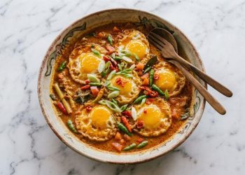 Resep Telur Ceplok Santan Pedas, Mudah dan Bumbu Meresap
