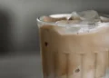 Cara Membuat Es Kopi Susu Tanpa Kental Manis yang Tetap Creamy dan Lezat