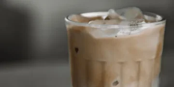 Cara Membuat Es Kopi Susu Tanpa Kental Manis yang Tetap Creamy dan Lezat
