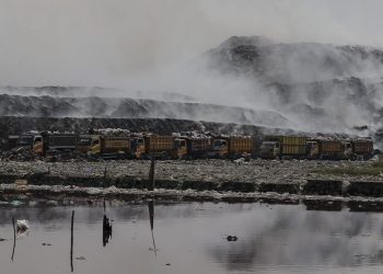 Kebakaran TPA Jatiwaringin Hari Ke-6 Belum Padam, 102 Warga Mengungsi