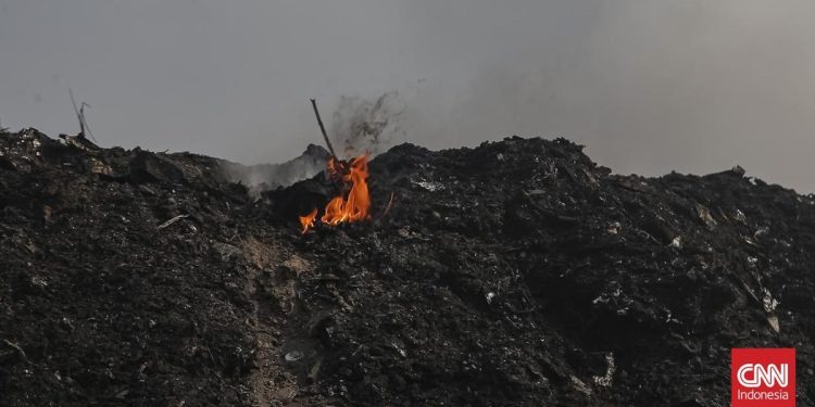 Karakteristik Kebakaran Tempat Pembuangan Akhir Jatiwaringin Mirip Lahan Gambut