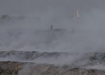 Kebakaran TPA Jatiwaringin Menunjukkan Kegagalan Metode Open Dumping Sampah