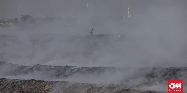 Kebakaran TPA Jatiwaringin Menunjukkan Kegagalan Metode Open Dumping Sampah