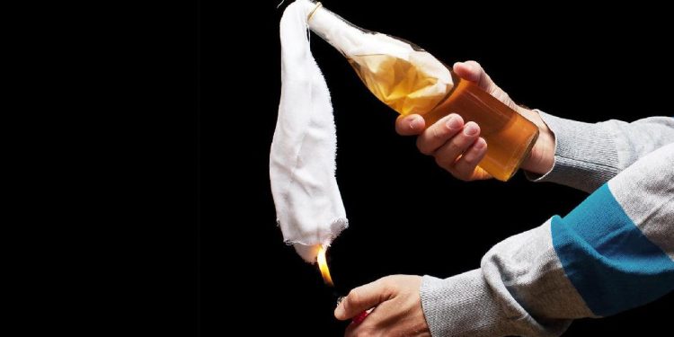 Polisi Selidiki Pelemparan Bom Molotov ke Rumah Pengacara di Ciracas