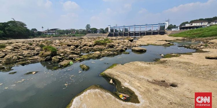 Sungai Cisadane Menyusut: Warga Menghadapi Krisis Air