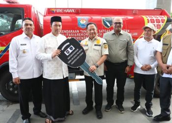 Penyerahan Kendaraan Tangki Air Multifungsi oleh Tito kepada Pemkab Aceh Tengah