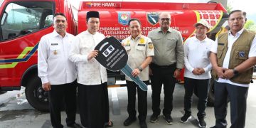 Penyerahan Kendaraan Tangki Air Multifungsi oleh Tito kepada Pemkab Aceh Tengah