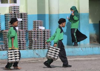 TV Sepatu dan Ompreng Molis