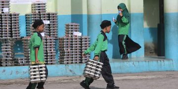 TV Sepatu dan Ompreng Molis