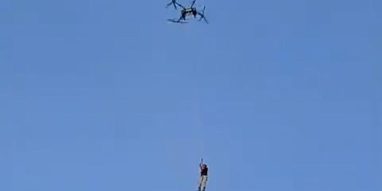 Bos Petani Terbang Diangkut Drone Minta Maaf Dengan Pendampingan Polisi