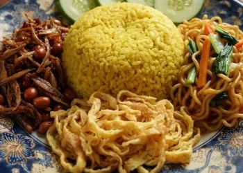 Resep Nasi Kuning Teri Kacang Pulen dan Gurih yang Mudah Dibuat di Rumah