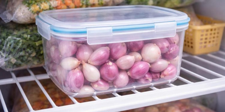 Menyimpan Bawang Kupas dalam Jumlah Banyak agar Tetap Segar dan Tidak Berlendir