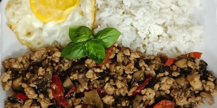 Resep Pad Krapow Ayam Thailand Lauk Pedas Gurih untuk Pendamping Nasi