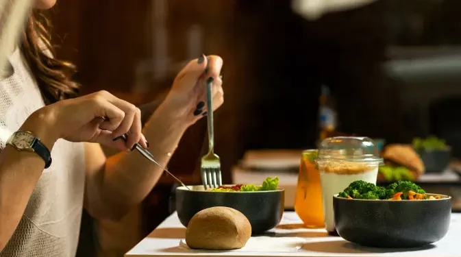 Girl Dinner Kembali Populer, Konsep Makan Malam Praktis dengan Isi Piring Sesuka Hati