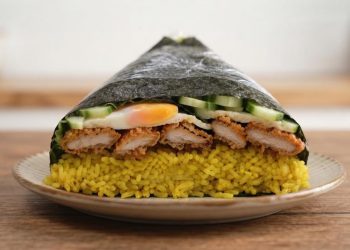 Resep Praktis Nasi Kuning Lipat Kekinian untuk Bekal