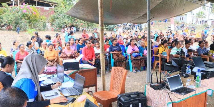 Tim Dukcapil Terbitkan Tiga Ribu Lima Puluh Lima Dokumen Kependudukan Pascagempa NTT