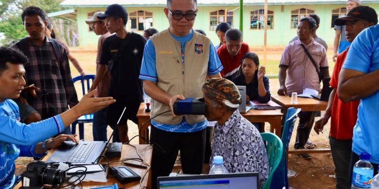 Aksi Tim Dukcapil Pulihkan 11225 Dokumen Warga Pascagempa NTT dalam 6 Hari