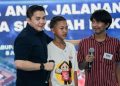 Disambut Puisi Siswa SR ‘Dari Jalanan Menuju Harapan’ oleh Seskab Teddy
