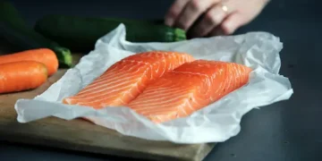 Masak Ikan Salmon Lembut dan Anti Amis dengan Tips Menghindari Overcooked