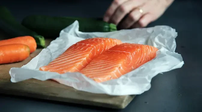 Masak Ikan Salmon Lembut dan Anti Amis dengan Tips Menghindari Overcooked