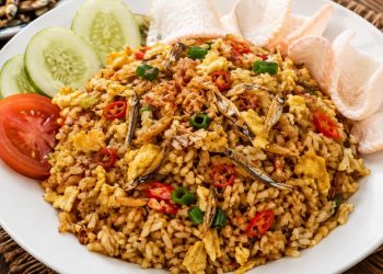 Resep Nasi Goreng Kampung Telur dan Teri yang Gurih Sedap dan Menggugah Selera