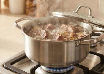 Trik Merebus Daging Sapi Cepat Empuk Tanpa Panci Presto dengan Metode Rebus Bertahap